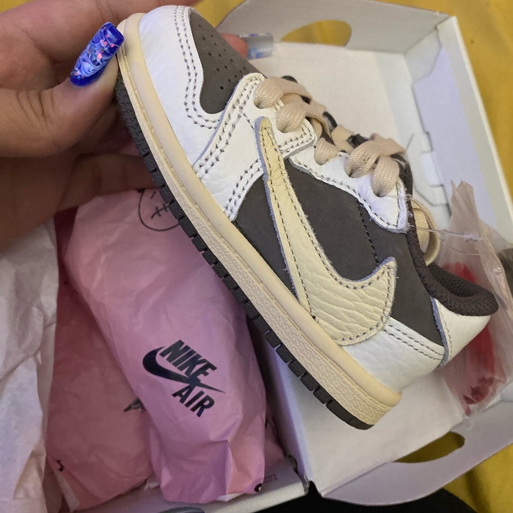 Travis Scott, reverse mocha 1’s brand new verified, authentic